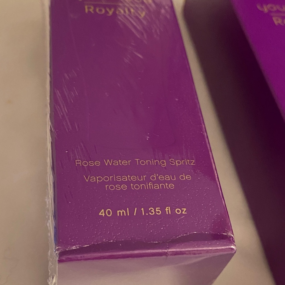 Younique Royalty Skincare Set with Black Bag and Gold Chain - Picture 5 of 12